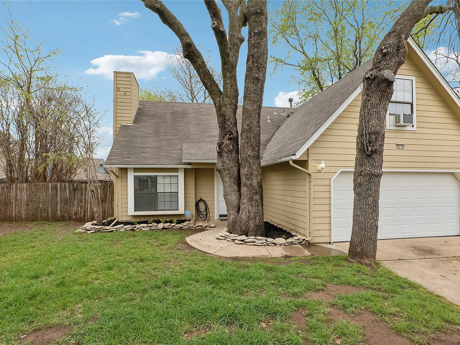3 bed, 2.0 bath, 1800 sqft, $1,900 — Photo 2
