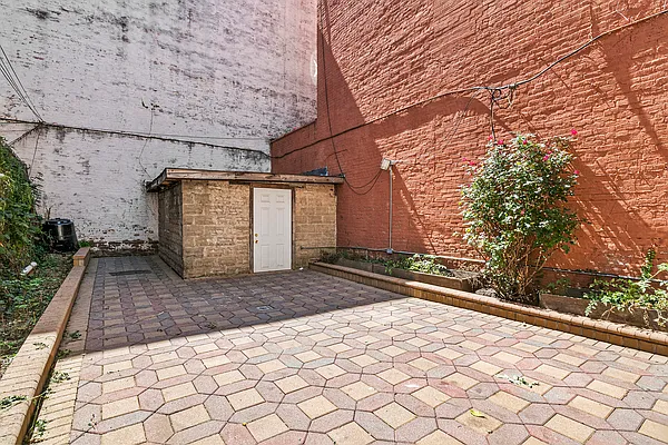 Rented by Compass | media 7