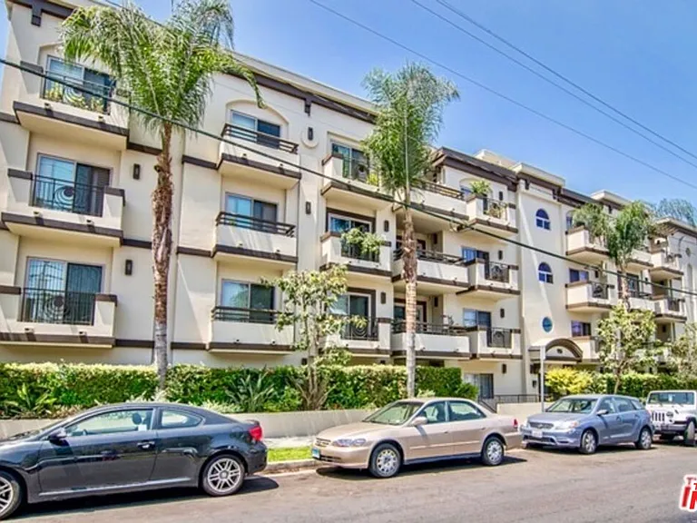 951 Granville Ave #Penthouse 1 — Photo 3