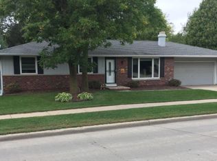 1954 Packerland Dr, Green Bay, WI 54304