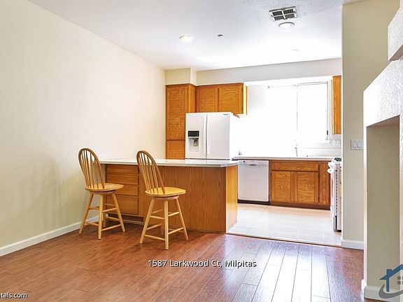 3rd image of 1587 Larkwood Ct