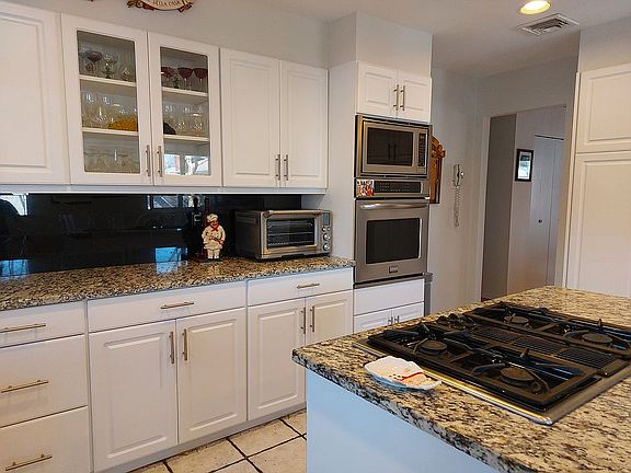 4th image of 20 Boat Ln