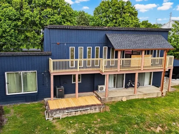 406 2nd St E, South Point, OH 45680