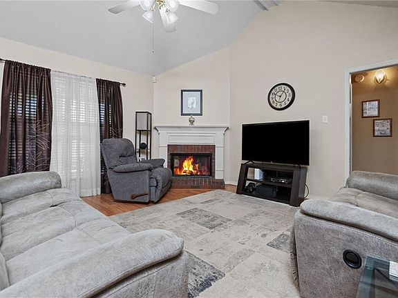 2nd image of 9613 Oak Forrest Pl