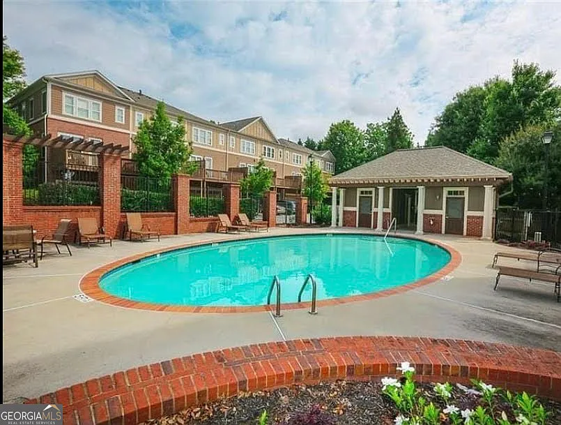 3 bed, 3.5 bath, 2400 sqft, $2,499 — Photo 2