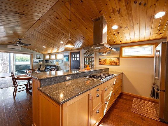 4th image of 5349 N Point Dr