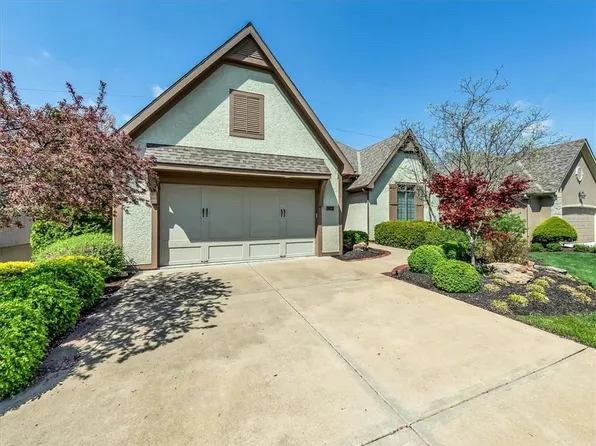 12552 Farley St, Overland Park, KS 66213