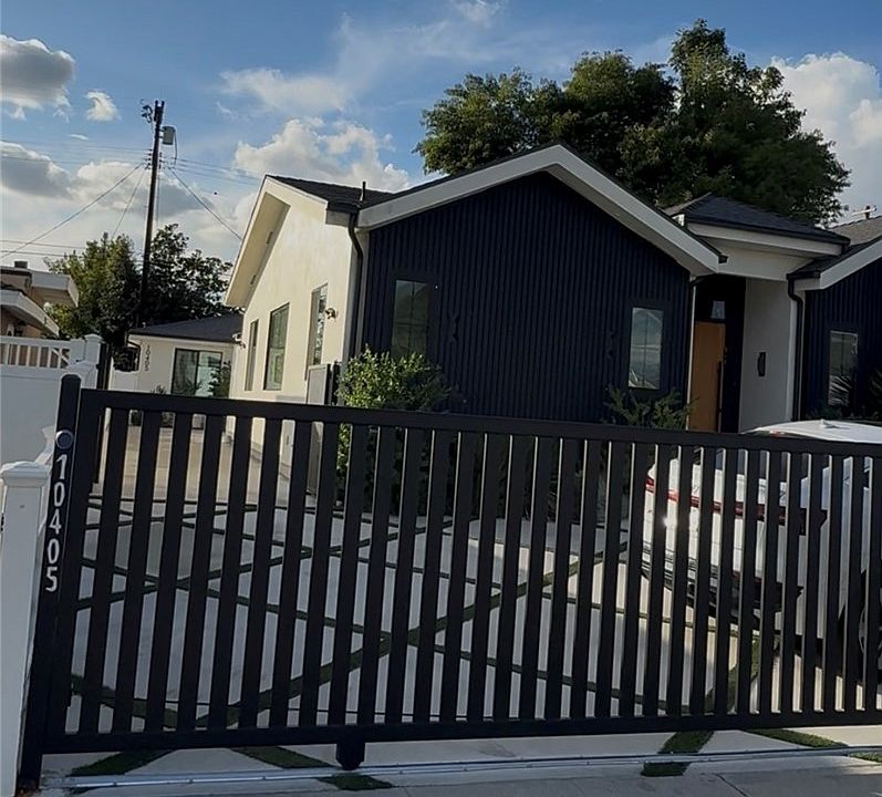 1st image of 10407-10405 Densmore Ave