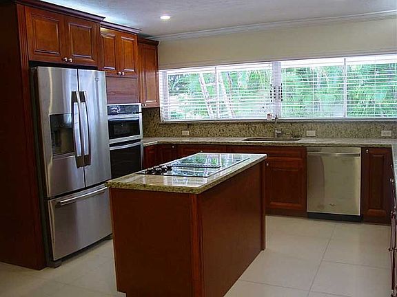 4th image of 7300 Vistalmar St