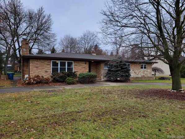 1439 Butcher Rd, Fenton, MI 48430