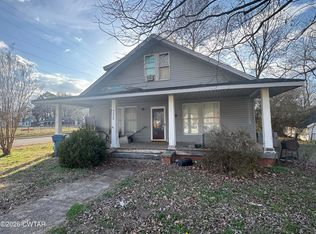 732 S Church St, Trenton, TN 38382