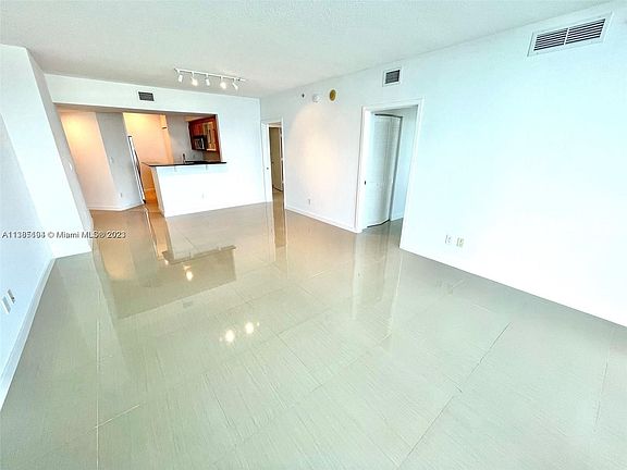4th image of 335 Biscayne Blvd #3912
