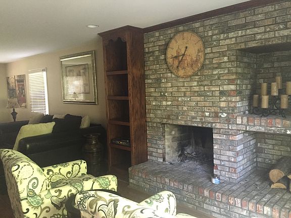 Fireplace / sitting area 