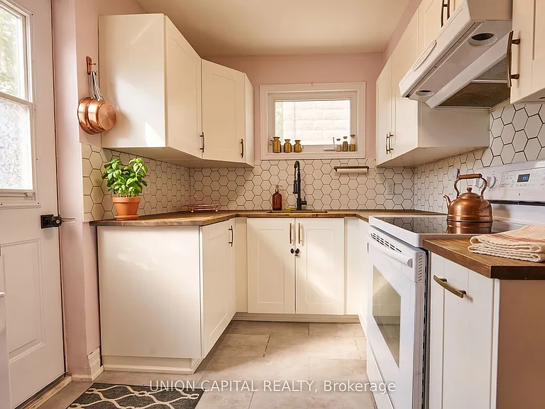 269 Haig St #UPPER — Photo 8