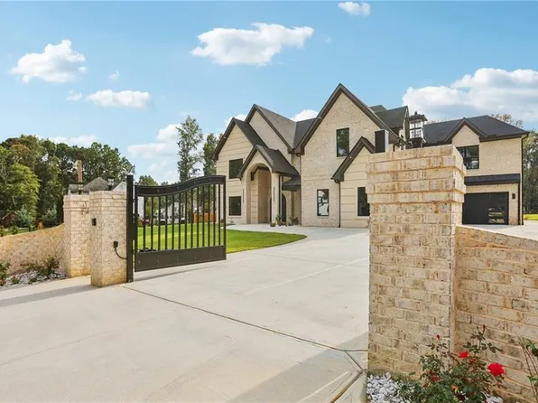 1090 Larosa Dr, Lawrenceville, GA 30043