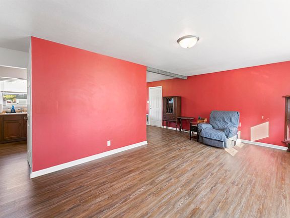 4th image of 318 N Concord Rd