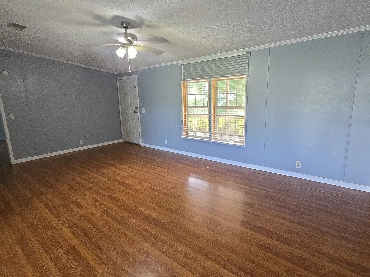 3 bed, $1,300 — Photo 3