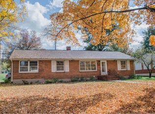 3703 Colony Ln, Roanoke, VA 24018