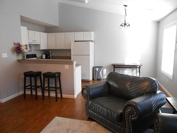 5th image of 8124 Pepperdine Way