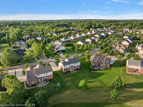 Building Photo - 61171 Saddlecreek Dr
