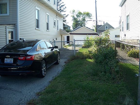 4th image of 3520 N Narragansett Ave