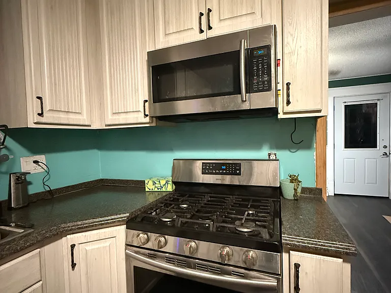 140 Linn St — Photo 6