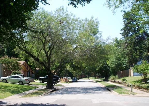 3rd image of 618 Meadowglen Dr