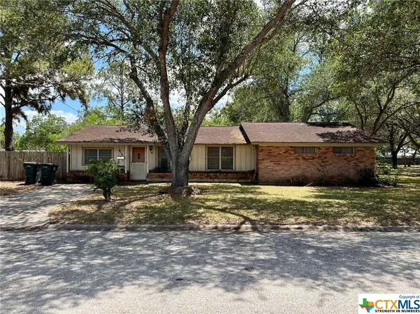 610 Richard Browning Ln, Edna, TX 77957