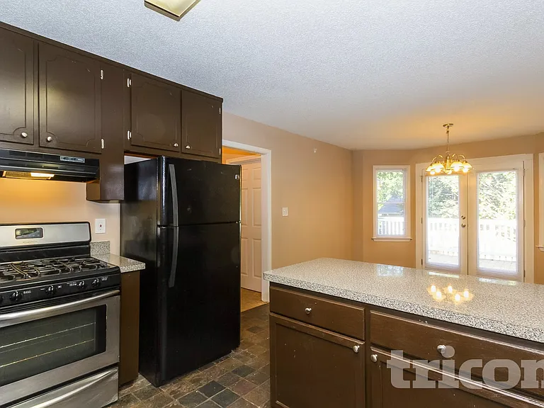 2965 Windcrest Dr — Photo 7