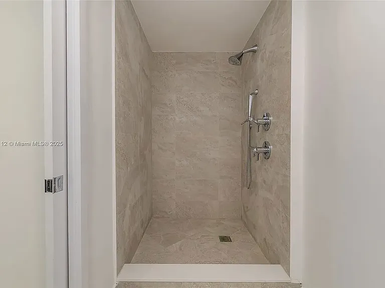 488 NE 18th St #1 — Photo 14