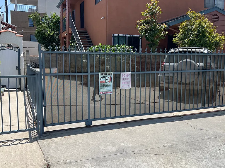 1832 S Curson Ave — Photo 10