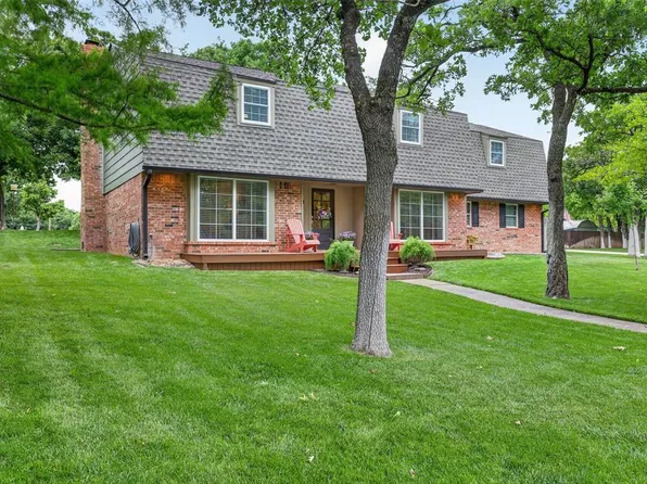 2113 Hummingbird Ln, Edmond, OK 73034