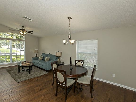 5th image of 1135 Hyacinth St