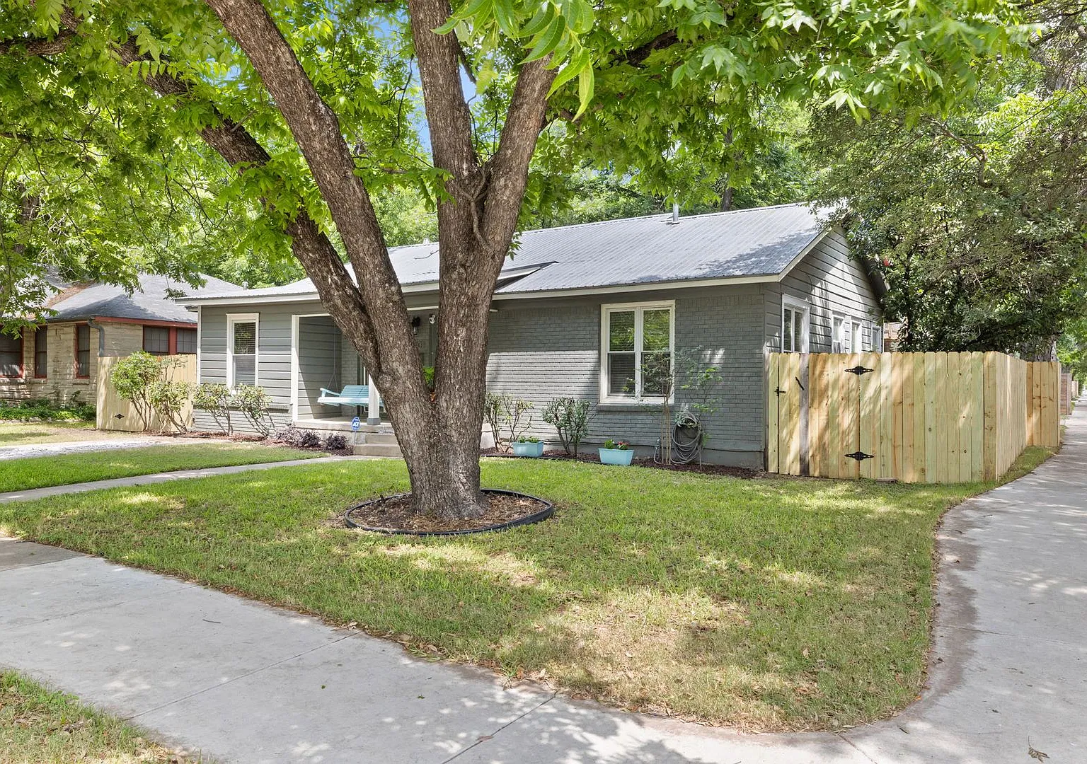 3801 Ave G (LO) — Photo 2