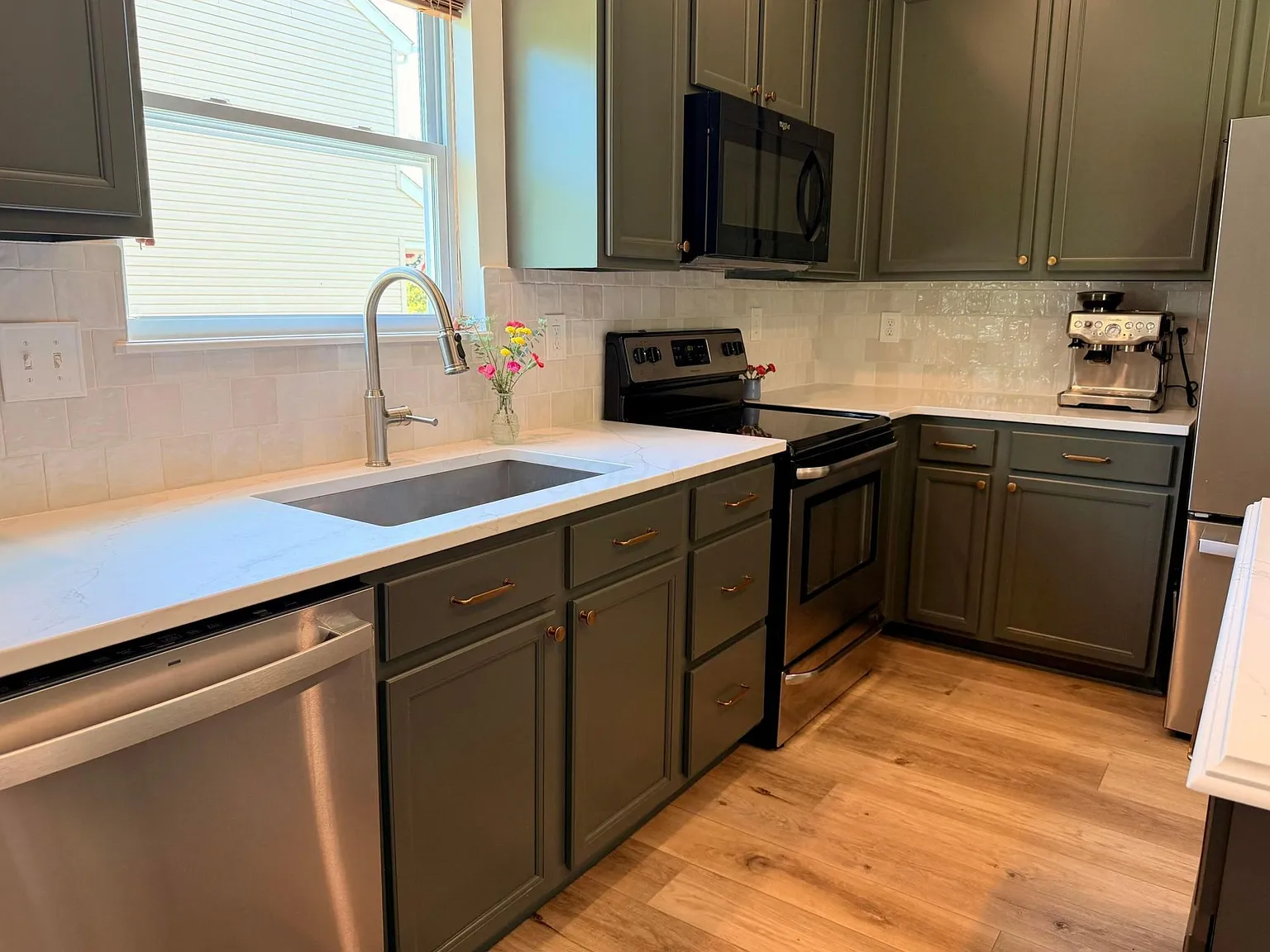 4 bed, 2.5 bath, 2740 sqft, $2,995 — Photo 4