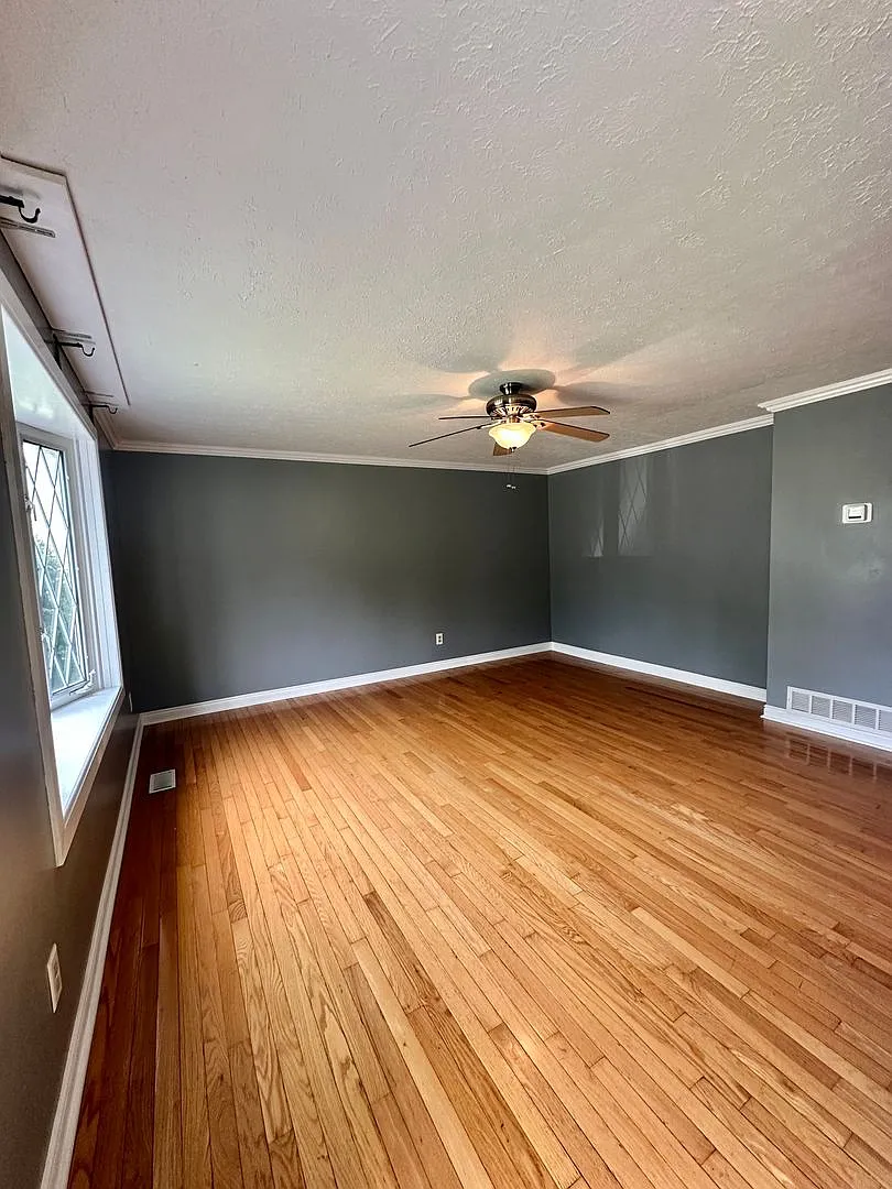 Charming 3-Bedroom Home in Prime Location 1416 Hagen Rd, Louisville, KY 40223 — Photo 4