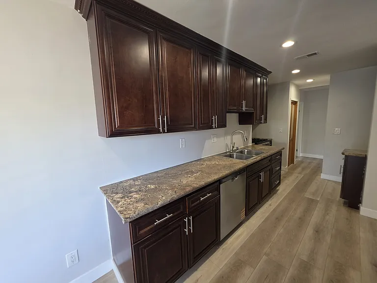 10303 Arminta St — Photo 20