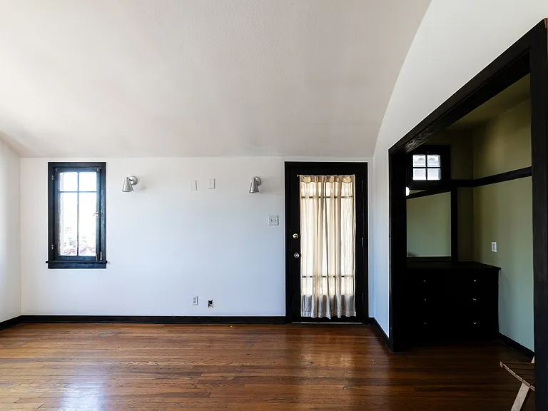 836 Silverlake Blvd — Photo 18