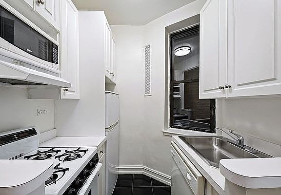 4th image of 510 E 88th St APT B