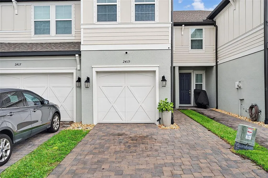 2 bed, 2.5 bath, 1571 sqft, $2,700 — Photo 2