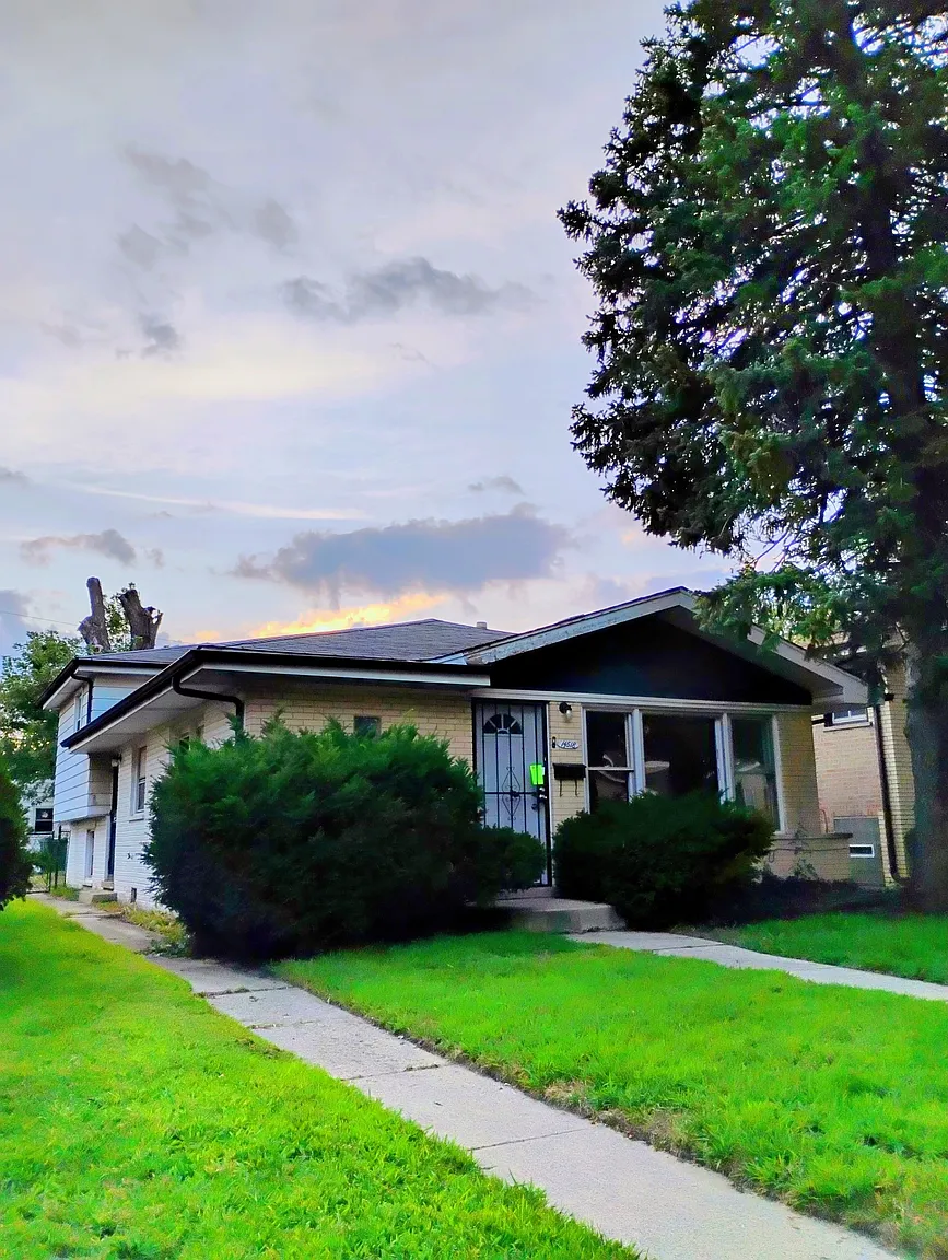 14518 Kenwood Ave photo 1