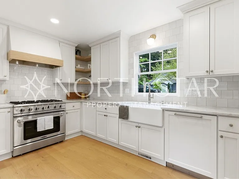 592 9th St — Photo 21