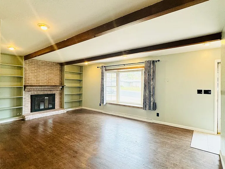 2118 Glenfair Dr — Photo 5