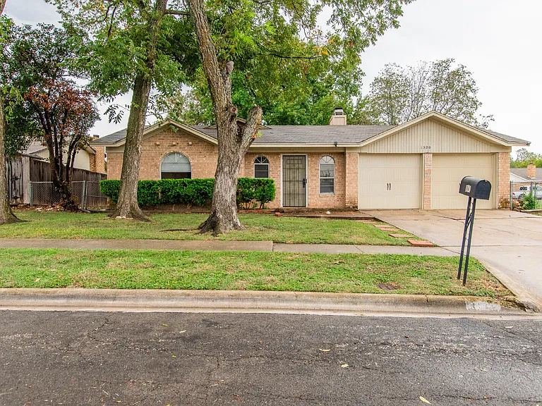 1520 McCarthy Ave — Photo 1