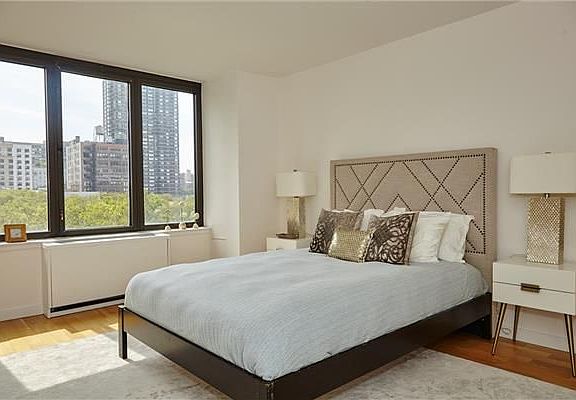 5th image of 330 E 38th St APT 10N