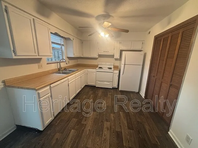 1207 Crest Brook Dr — Photo 5