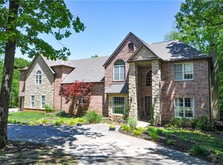 2308 N Fox Trl, Fayetteville, AR 72703