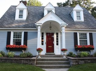 11 Woodside Park Blvd, Pleasant Ridge, MI 48069