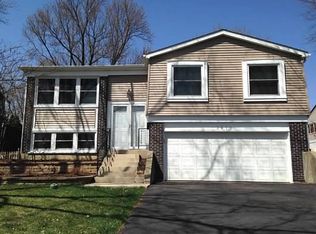2910 Edgewood Pkwy, Woodridge, IL 60517
