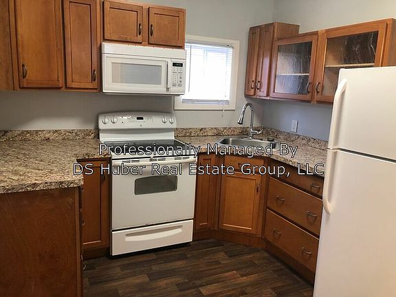 2nd image of 924 W Ionia St